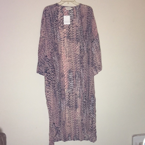 ⚡️🆕Gorgeous Peachy Coral Printed Kimono⚡️ - Picture 6 of 8